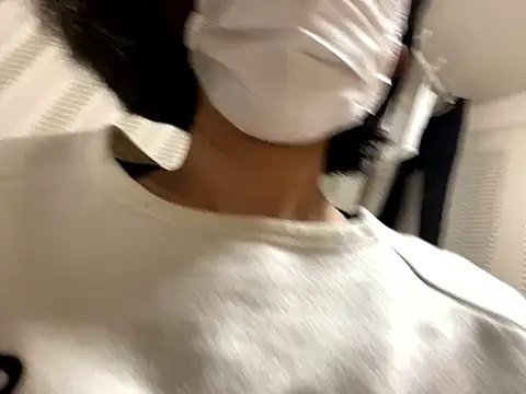 Snapshot of riri_riri_jp chatting on October 16, 2025, 9:32 am riri riri jp online show from October 16, 2025, 9:32 am