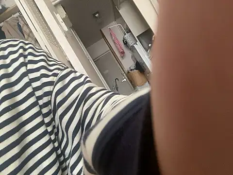 Snapshot of riri_riri_jp chatting on November 3, 2025, 1:51 am riri riri jp online show from November 3, 2025, 1:51 am