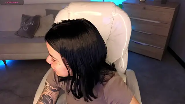 Nicole Foxx  online show from February 20, 2026, 8:31 pm