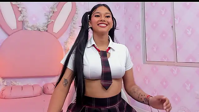 Snapshot of LIA_SWAN_ chatting on February 1, 2026, 4:00 am LIA SWAN online show from February 1, 2026, 4:00 am