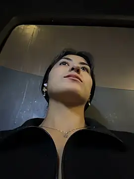 fiorella paris online show from February 2, 2026, 2:32 am