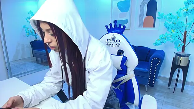 Charlotte ethan online show from November 11, 2025, 3:39 am