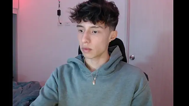 Snapshot of Juanmres chatting on November 26, 2025, 4:57 am Juanmres online show from November 26, 2025, 4:57 am