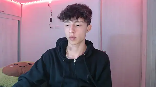 Snapshot of Juanmres chatting on December 16, 2025, 3:22 am Juanmres online show from December 16, 2025, 3:22 am