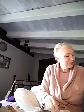 Snapshot of divinaerotica chatting on February 25, 2026, 3:21 pm divinaerotica online show from February 25, 2026, 3:21 pm