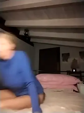 Snapshot of divinaerotica chatting on March 1, 2026, 5:37 pm divinaerotica online show from March 1, 2026, 5:37 pm