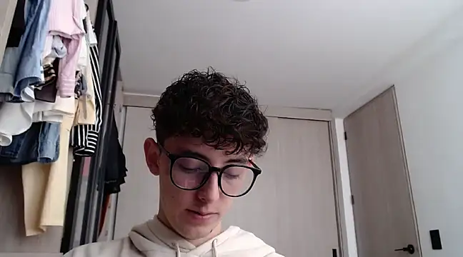 Snapshot of miketwink chatting on March 18, 2025, 9:10 pm miketwink online show from March 18, 2025, 9:10 pm