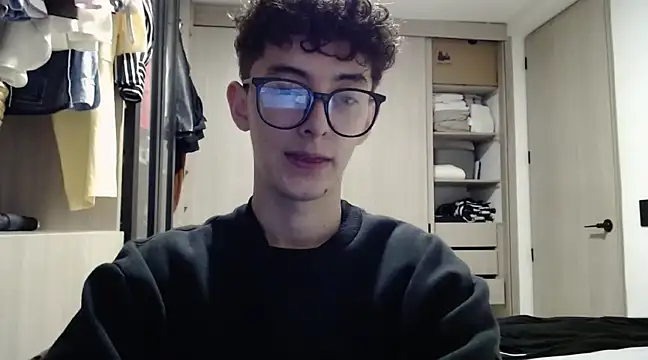 Snapshot of miketwink chatting on March 19, 2025, 12:15 am miketwink online show from March 19, 2025, 12:15 am