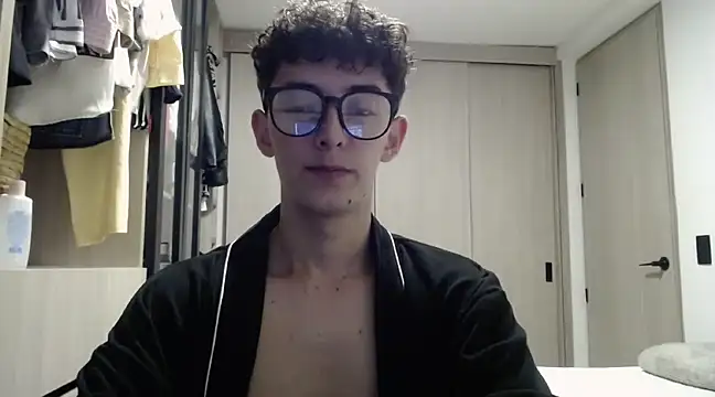 Snapshot of miketwink chatting on March 23, 2025, 3:10 am miketwink online show from March 23, 2025, 3:10 am