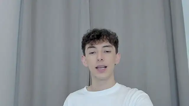 Snapshot of miketwink chatting on October 29, 2025, 12:46 am miketwink online show from October 29, 2025, 12:46 am