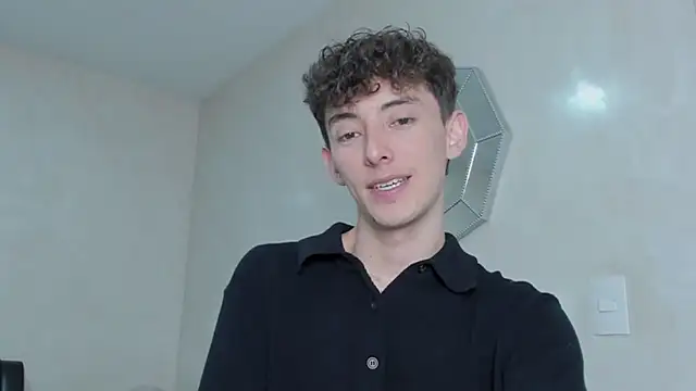 Snapshot of miketwink chatting on November 4, 2025, 12:21 am miketwink online show from November 4, 2025, 12:21 am