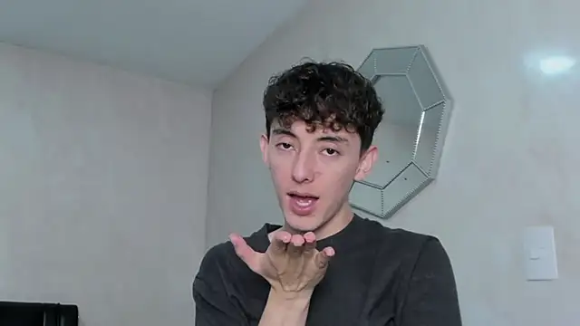 Snapshot of miketwink chatting on November 7, 2025, 12:32 am miketwink online show from November 7, 2025, 12:32 am