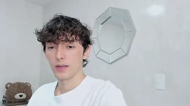 Snapshot of miketwink chatting on February 3, 2026, 10:26 pm miketwink online show from February 3, 2026, 10:26 pm