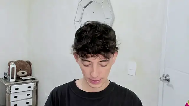 Snapshot of miketwink chatting on March 4, 2026, 9:10 pm miketwink online show from March 4, 2026, 9:10 pm