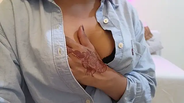 Snapshot of MISS_MYRA chatting on February 12, 2026, 5:30 pm MISS MYRA online show from February 12, 2026, 5:30 pm