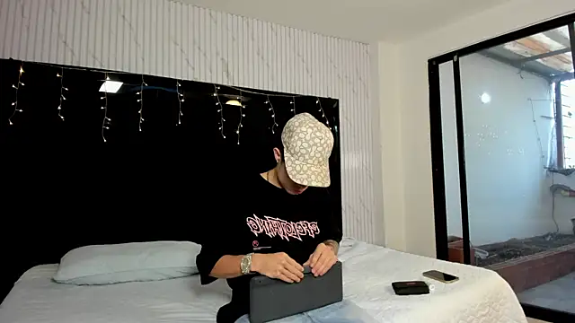 Snapshot of marcuscollins1_ chatting on February 5, 2026, 12:21 pm marcuscollins1 online show from February 5, 2026, 12:21 pm