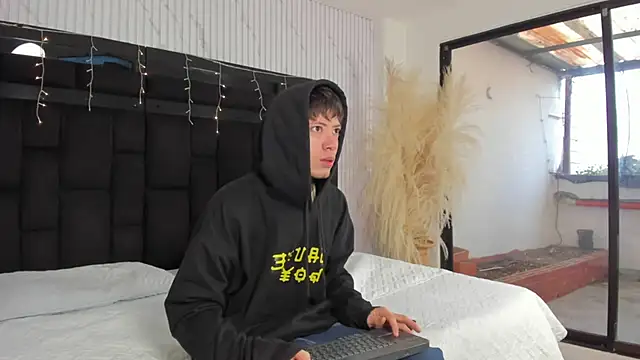 Snapshot of marcuscollins1_ chatting on February 9, 2026, 12:20 pm marcuscollins1 online show from February 9, 2026, 12:20 pm