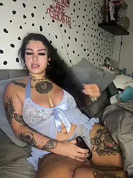 Snapshot of tempzzz12 chatting on February 6, 2026, 11:13 am tempzzz12 online show from February 6, 2026, 11:13 am