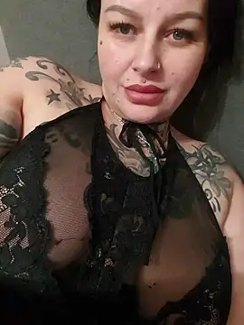 Snapshot of CannabisQueenn chatting on November 28, 2025, 7:49 pm CannabisQueenn online show from November 28, 2025, 7:49 pm