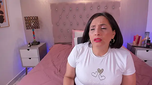 Snapshot of GochitaWild chatting on February 9, 2026, 8:24 pm GochitaWild online show from February 9, 2026, 8:24 pm