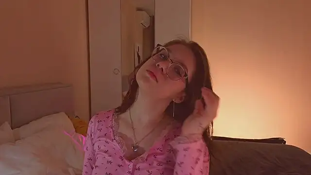 Mia Luw online show from February 7, 2026, 12:36 am