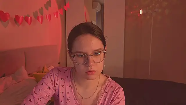 Mia Luw online show from February 27, 2026, 5:18 am