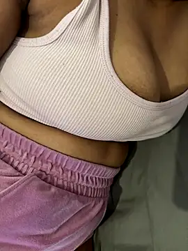 Snapshot of shakybabyx chatting on October 18, 2025, 9:32 am shakybabyx online show from October 18, 2025, 9:32 am