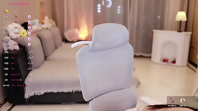 Moonccoi online show from February 12, 2025, 5:26 pm