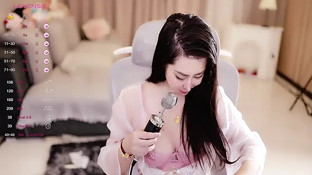 Moonccoi online show from February 20, 2025, 4:57 pm