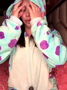 Laura-Khalifa online show from January 17, 2026, 6:40 am