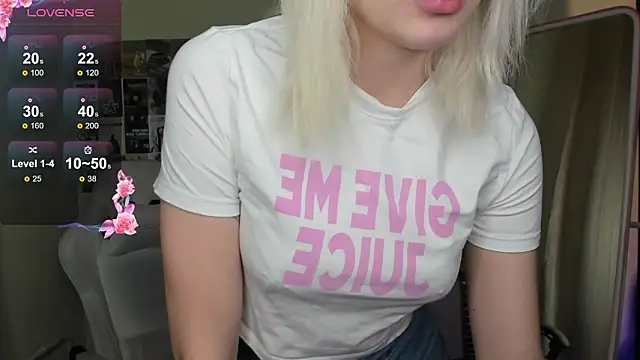 Snapshot of EvelinaLuu chatting on February 26, 2026, 12:04 pm EvelinaLuu online show from February 26, 2026, 12:04 pm