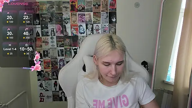 Snapshot of EvelinaLuu chatting on March 1, 2026, 8:16 am EvelinaLuu online show from March 1, 2026, 8:16 am