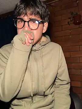 Snapshot of shadowsofgarden chatting on March 20, 2025, 10:32 am shadowsofgarden online show from March 20, 2025, 10:32 am