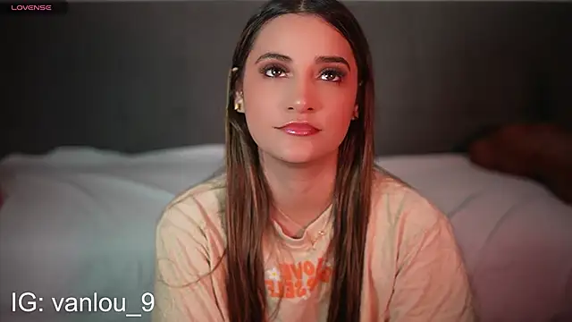 Snapshot of Vaniluu_9 chatting on September 8, 2025, 11:48 pm Vaniluu 9 online show from September 8, 2025, 11:48 pm