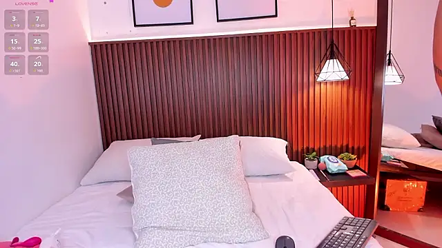 julietaevanns online show from February 3, 2026, 2:53 am