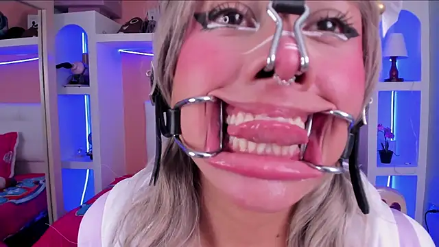 Snapshot of miss___megan chatting on February 2, 2026, 2:16 pm miss megan online show from February 2, 2026, 2:16 pm