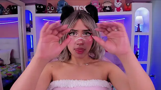 Snapshot of miss___megan chatting on February 17, 2026, 2:30 am miss megan online show from February 17, 2026, 2:30 am