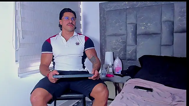 Valentino Dosantos  online show from January 16, 2026, 7:51 pm