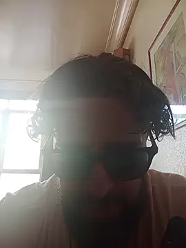 Snapshot of serpensy chatting on September 26, 2025, 9:35 am serpensy online show from September 26, 2025, 9:35 am