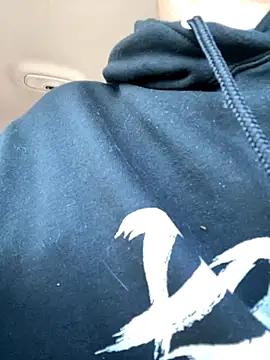 QueenM3 online show from September 26, 2025, 3:27 pm