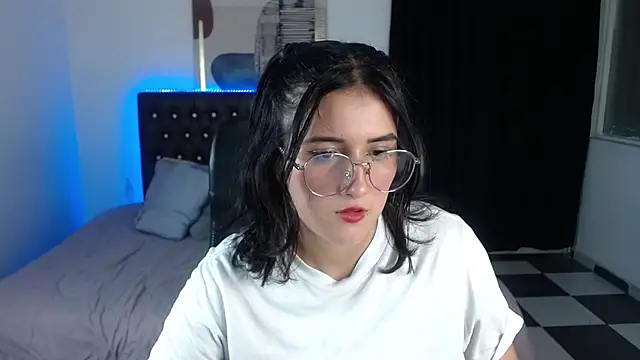 Snapshot of amy_royale chatting on February 26, 2025, 2:04 am amy royale online show from February 26, 2025, 2:04 am