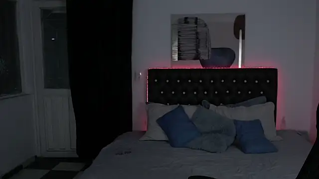 Snapshot of amy_royale chatting on March 7, 2025, 1:42 am amy royale online show from March 7, 2025, 1:42 am