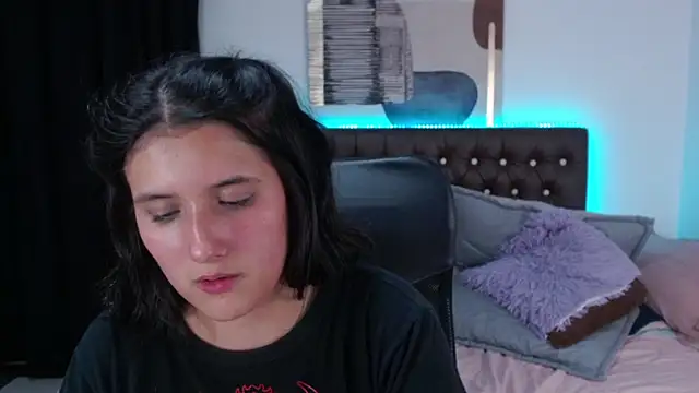 Snapshot of amy_royale chatting on March 16, 2025, 7:48 am amy royale online show from March 16, 2025, 7:48 am