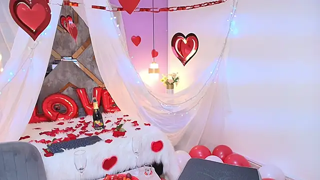 Zamira Taylor online show from February 15, 2026, 2:41 am