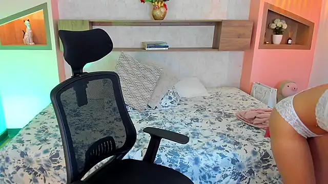 Snapshot of Lucia_Brown_ chatting on March 22, 2025, 6:25 pm Lucia Brown online show from March 22, 2025, 6:25 pm