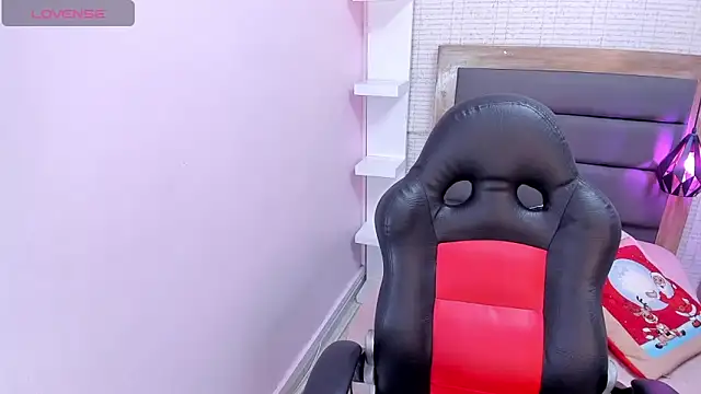 MEGANZARICK online show from December 19, 2025, 3:02 am