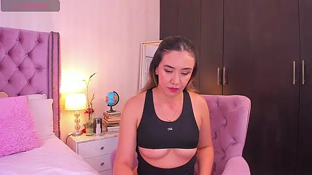 natashaleightt online show from February 26, 2025, 9:37 pm