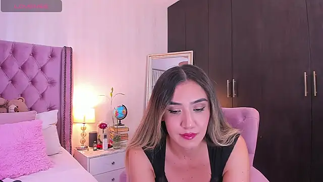 natashaleightt online show from March 7, 2025, 9:27 pm