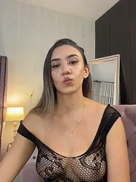 natashaleightt online show from September 18, 2025, 12:01 am