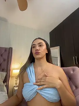 natashaleightt online show from October 16, 2025, 9:05 pm